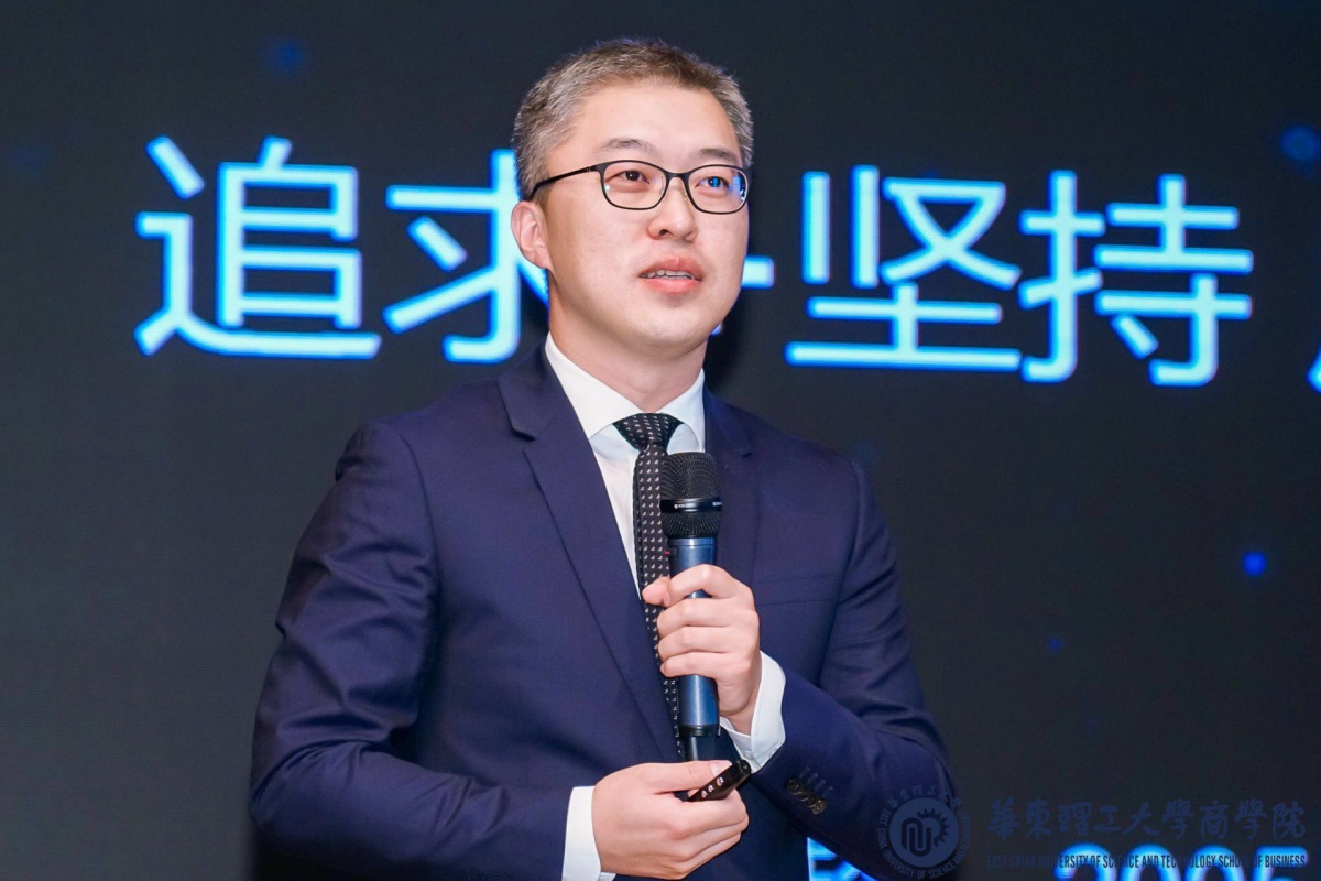 图片说明：信超发表主题演讲.jpg