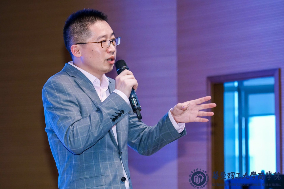 图片说明：李翔发表主题演讲.jpg