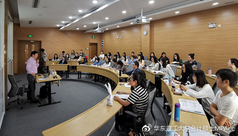 图2 李德强处长开展讲座
